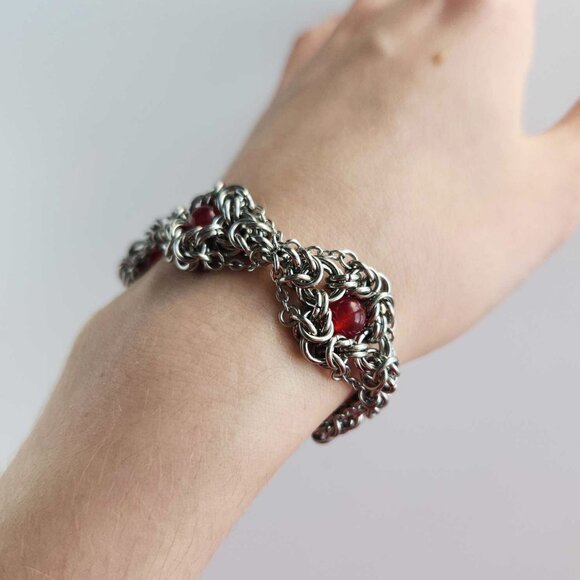 Vintage victorian goth style red quartz and silver bracelet - Picture 6 of 7